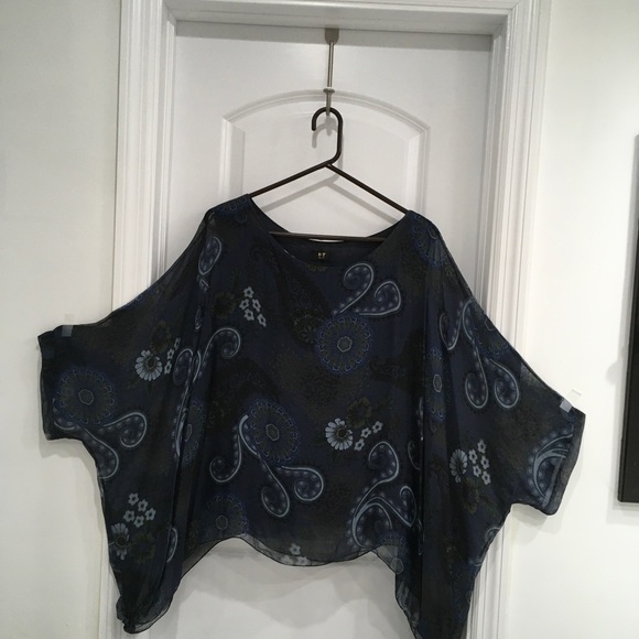 ❤️ Silk/Viscose Italian Blouse ❤️ - Picture 2 of 5